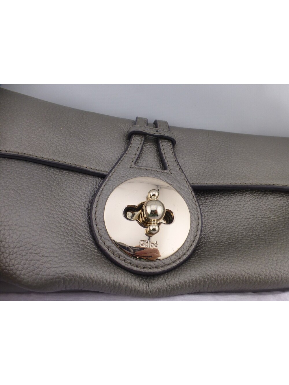 Chloé Metallic Gray Grained Leather Clutch Bag with Gold-Tone Turn Lock & DustF3 - Picture 3 of 15